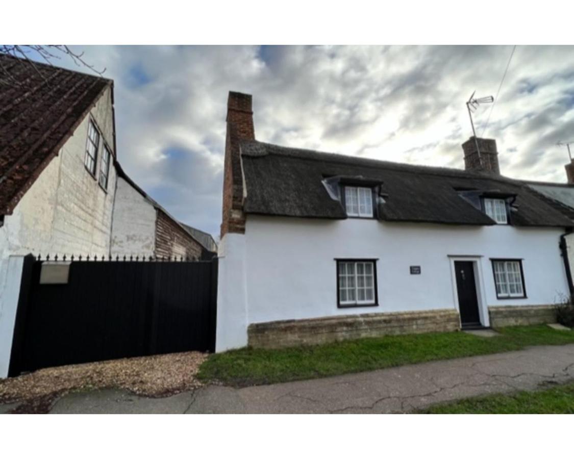 Two Storey Annex Cottenham Buitenkant foto